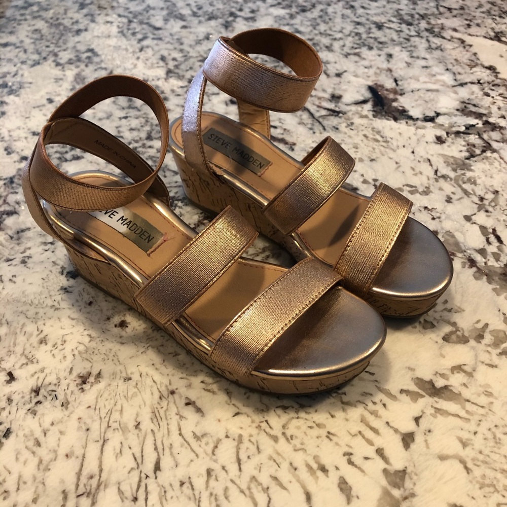 Girls Steve Madden wedge sandals Sz 1